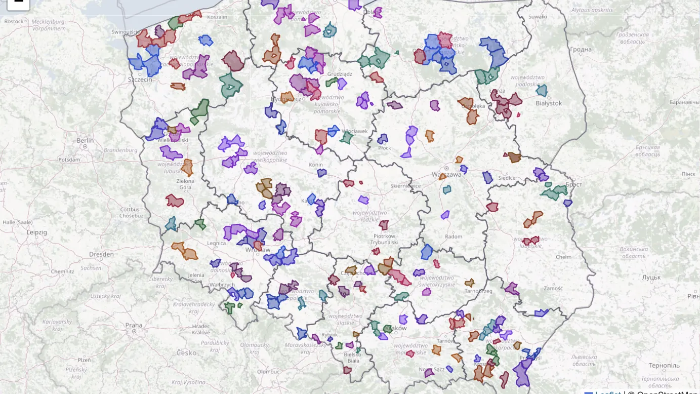 Zakład produkcyjny z fotowoltaiką a spółdzielnia energetyczna - jak firma może realnie obniżyć koszty prądu